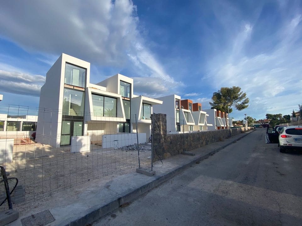 3 soveværelse Byhus til salg i Calpe / Calp med swimmingpool garage - € 435.000 (Ref: 7935968)