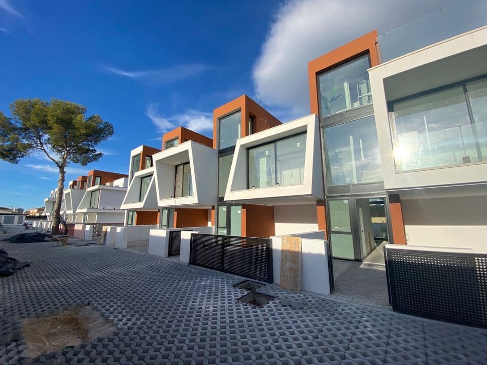 3 soveværelse Byhus til salg i Calpe / Calp med swimmingpool garage - € 435.000 (Ref: 7935968)