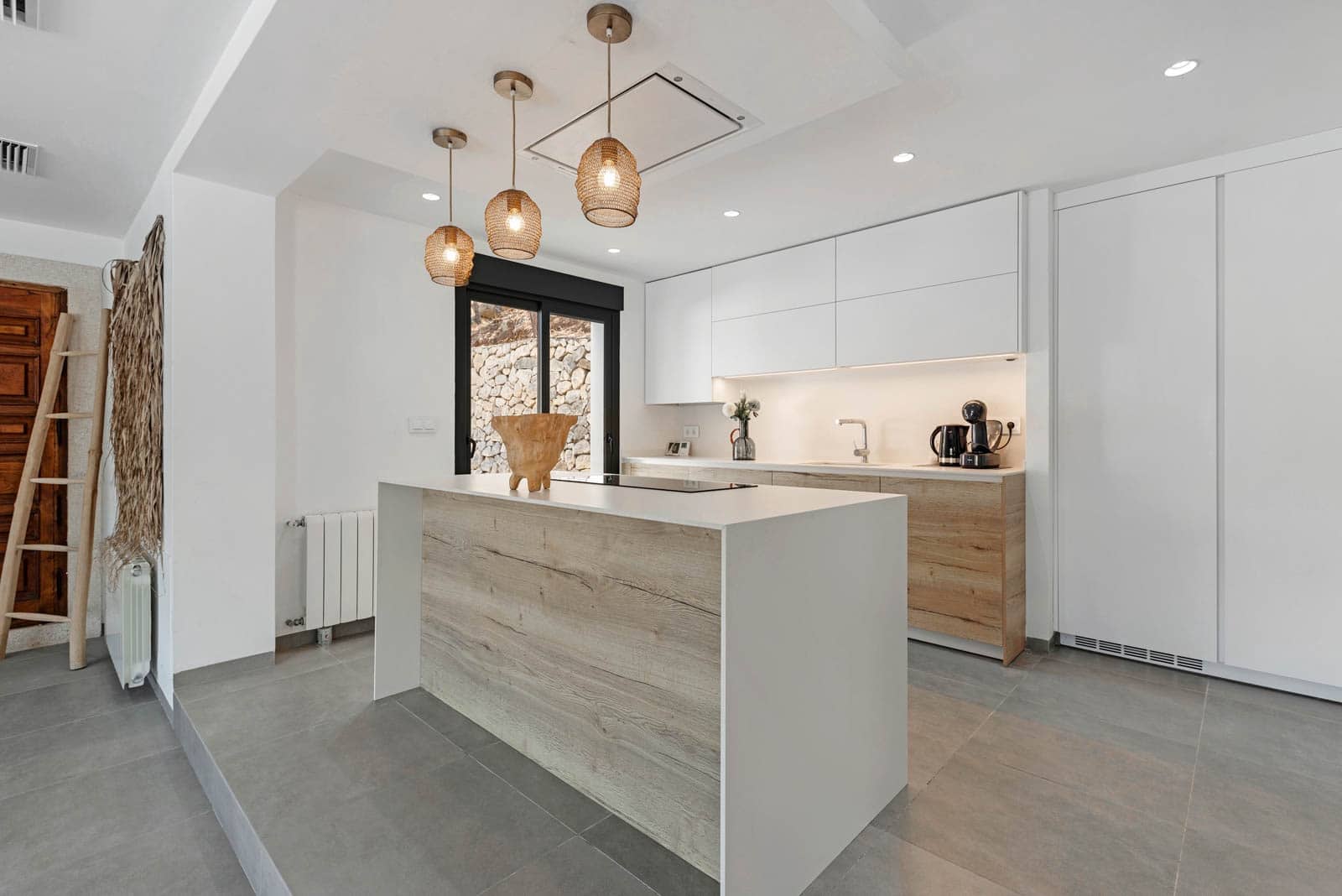 4 bedroom Villa for sale in Moraira with pool garage - € 1,295,000 (Ref: 8418363)