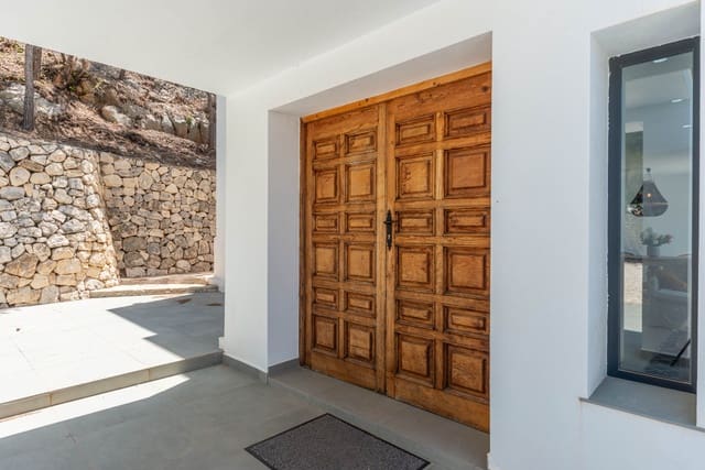 Chalet de 4 habitaciones en Moraira, Teulada-Moraira en venta con piscina garaje - 1.295.000 € (Ref: 8418363)