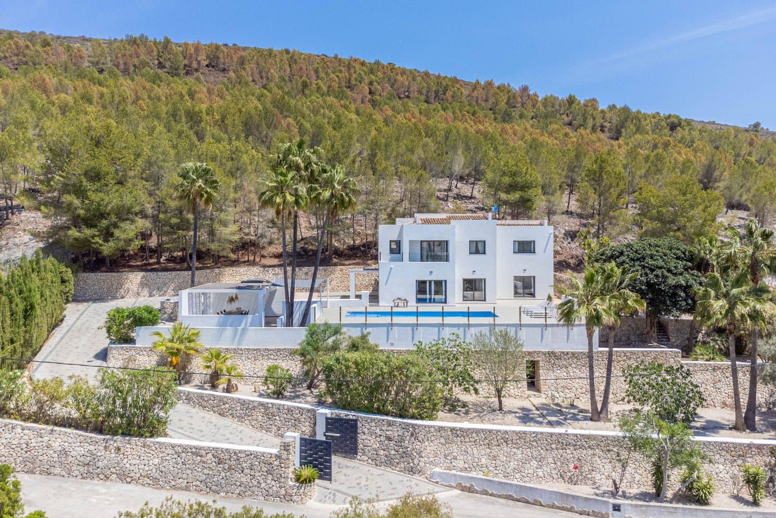 4 bedroom Villa for sale in Moraira with pool garage - € 1,295,000 (Ref: 8418363)