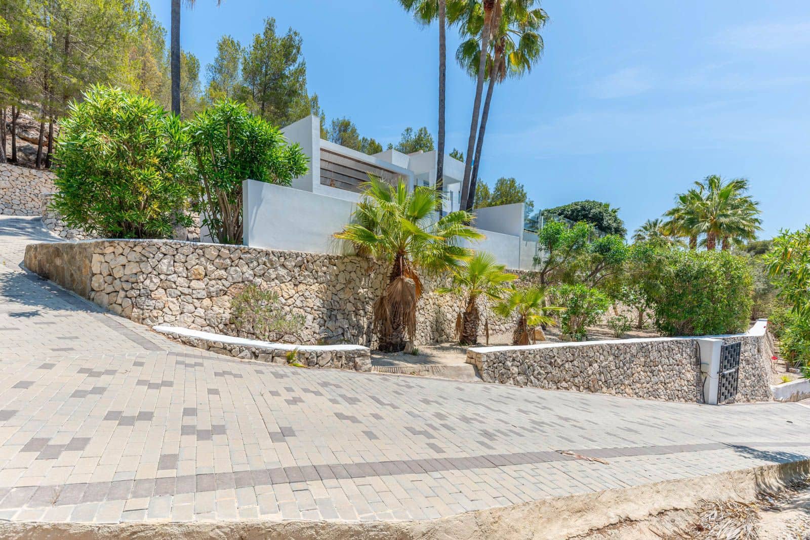 4 bedroom Villa for sale in Moraira with pool garage - € 1,295,000 (Ref: 8418363)