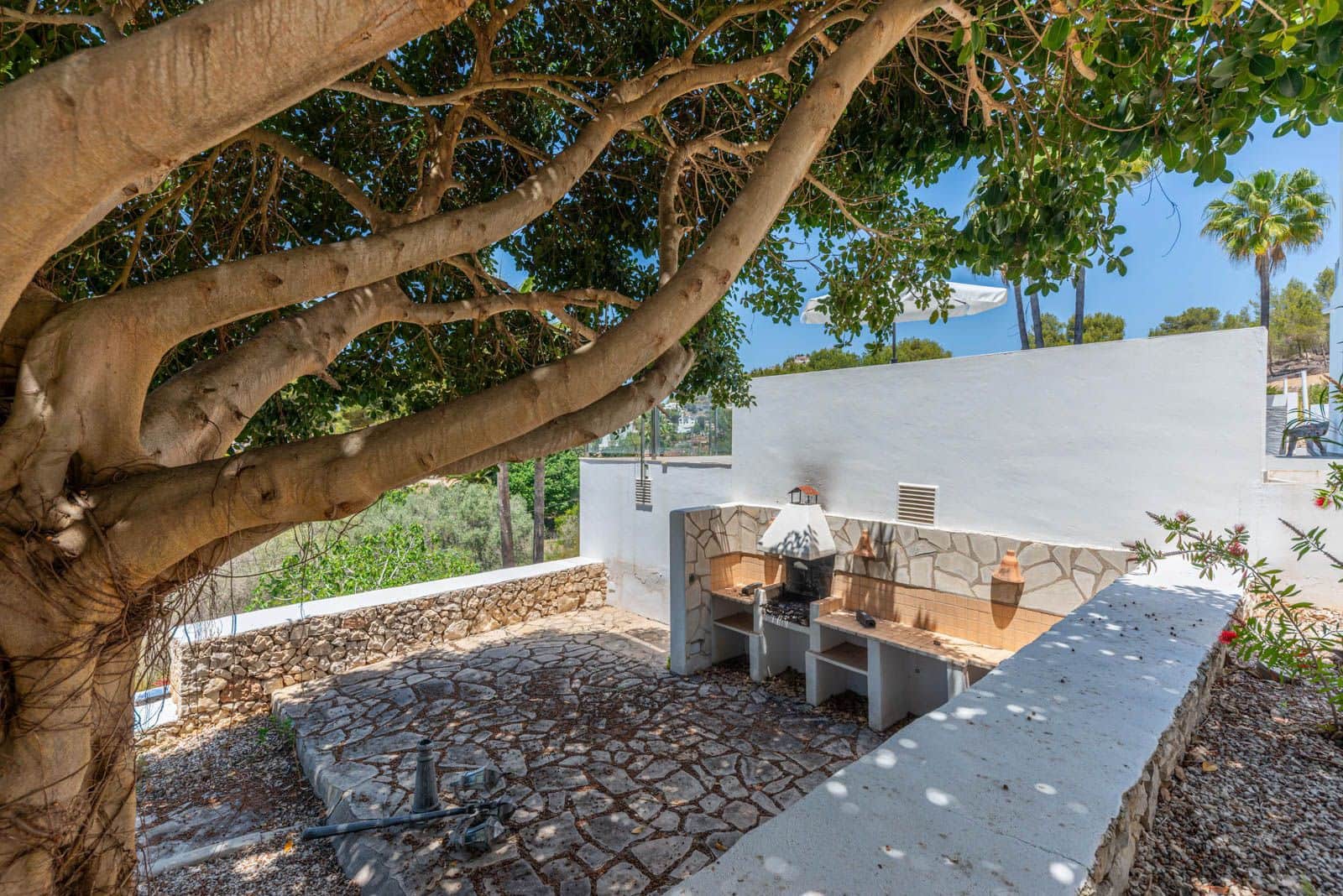 4 bedroom Villa for sale in Moraira with pool garage - € 1,295,000 (Ref: 8418363)