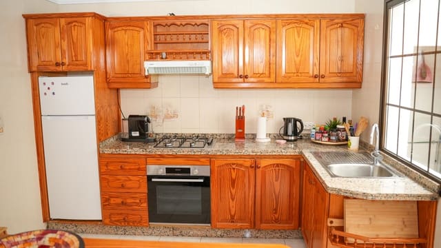 2 makuuhuone Omakotitalo myytävänä paikassa Los Silos - 390 000 € (Ref: 10073101)