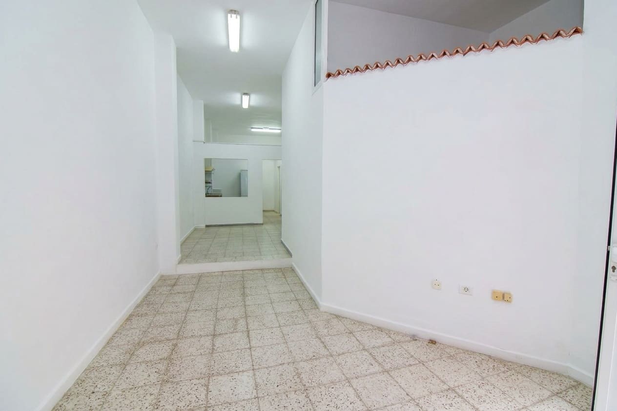 Commercial for rent in Santa Cruz de Tenerife - € 500 (Ref: 10163445)