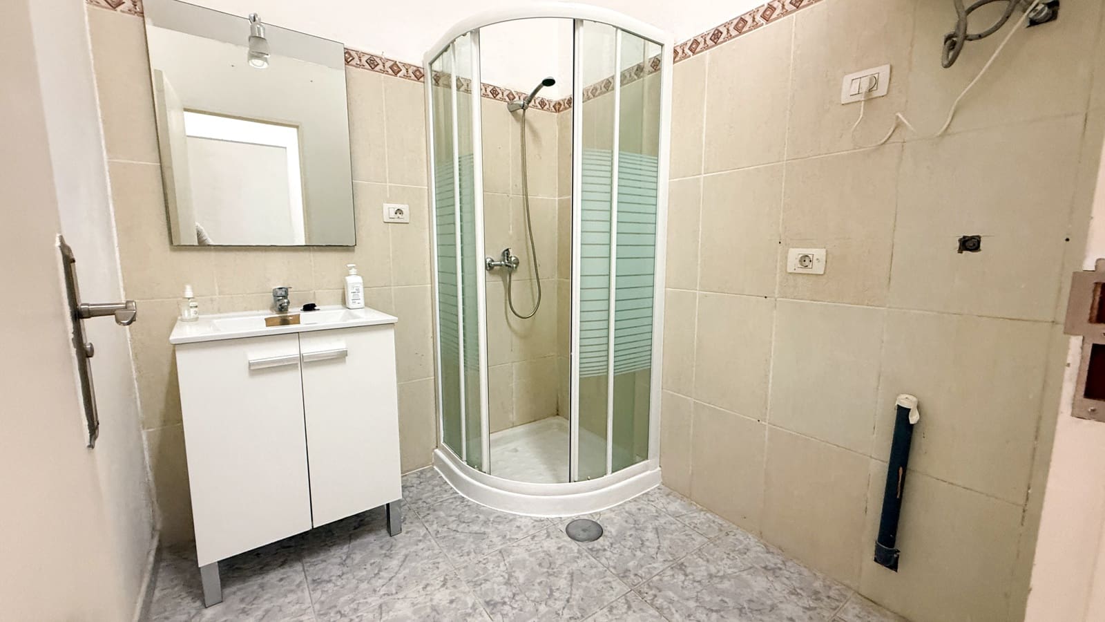 Commercial for rent in Santa Cruz de Tenerife - € 500 (Ref: 10163445)