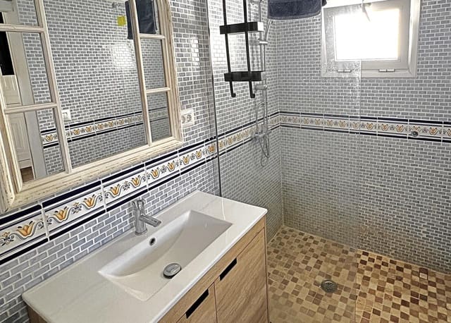 5 bedroom Villa for sale in Puerto de la Cruz with pool - € 495,000 (Ref: 9128951)