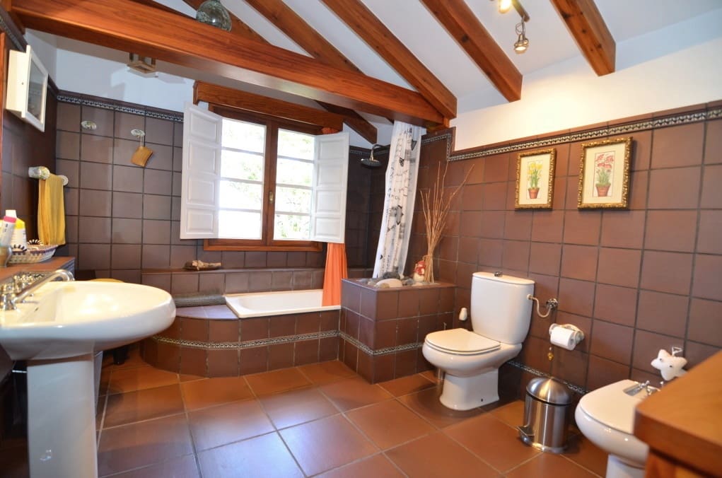 5 bedroom Villa for sale in Buenavista del Norte with pool - € 1,940,000 (Ref: 9133702)