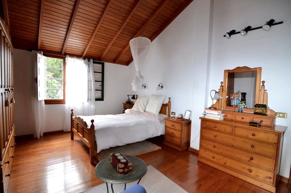 5 bedroom Villa for sale in Buenavista del Norte with pool - € 1,940,000 (Ref: 9133702)