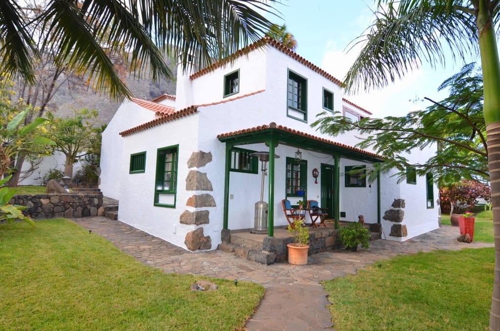 5 bedroom Villa for sale in Buenavista del Norte with pool - € 1,940,000 (Ref: 9133702)
