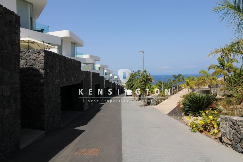 4 soverom Villa til salgs i Adeje med svømmebasseng garasje - € 1 490 000 (Ref: 9133704)