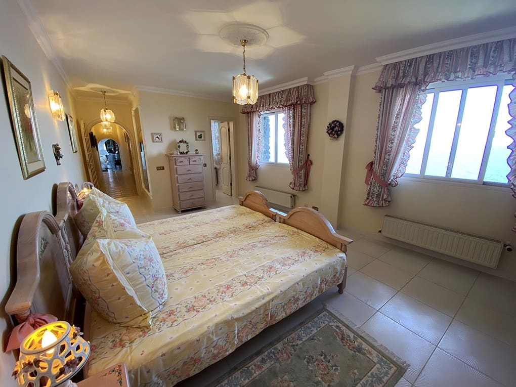 3 soverom Villa til salgs i Los Realejos med svømmebasseng garasje - € 2 500 000 (Ref: 9133788)