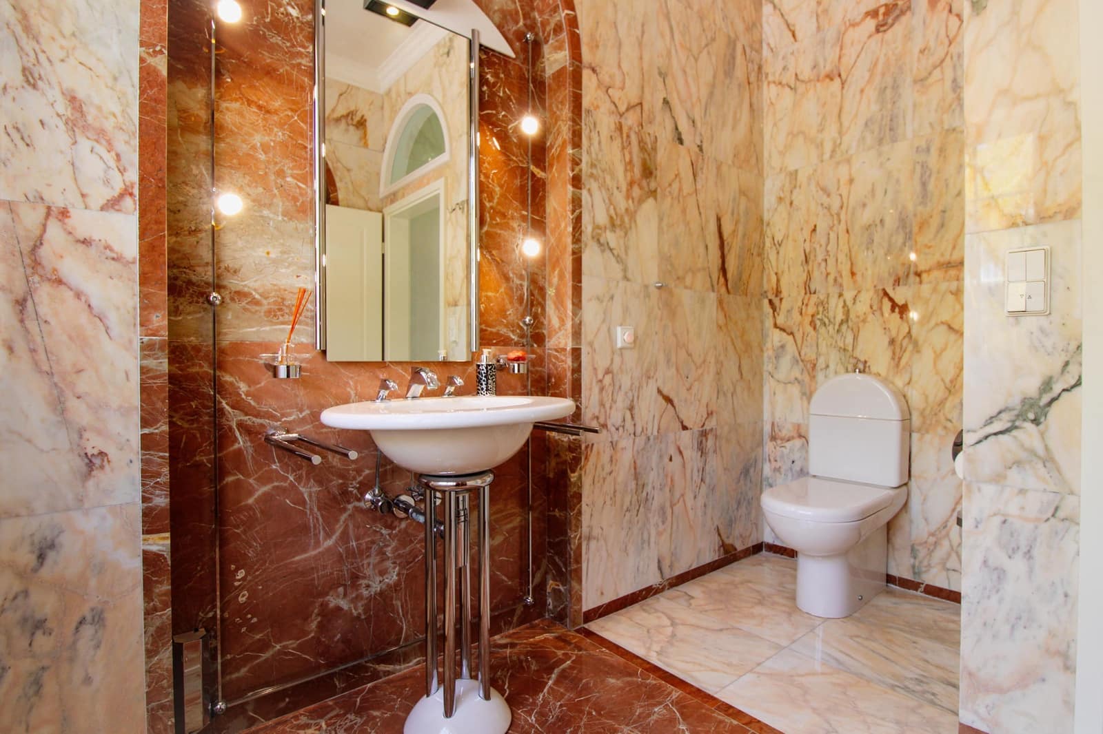 5 Zimmer Villa zu verkaufen in Costa Adeje mit Pool - 7.500.000 € (Ref: 9135582)