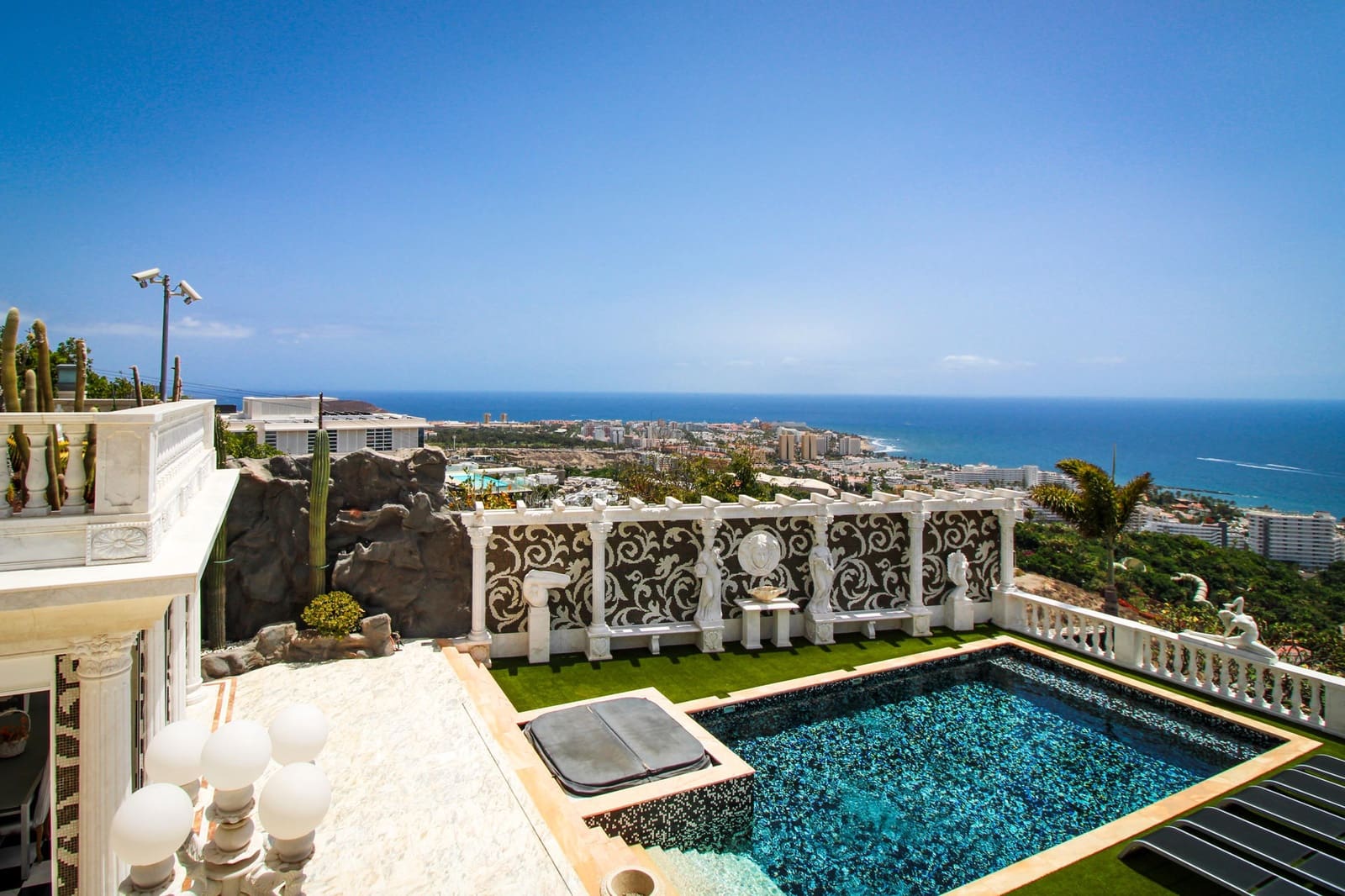 5 Zimmer Villa zu verkaufen in Costa Adeje mit Pool - 7.500.000 € (Ref: 9135582)