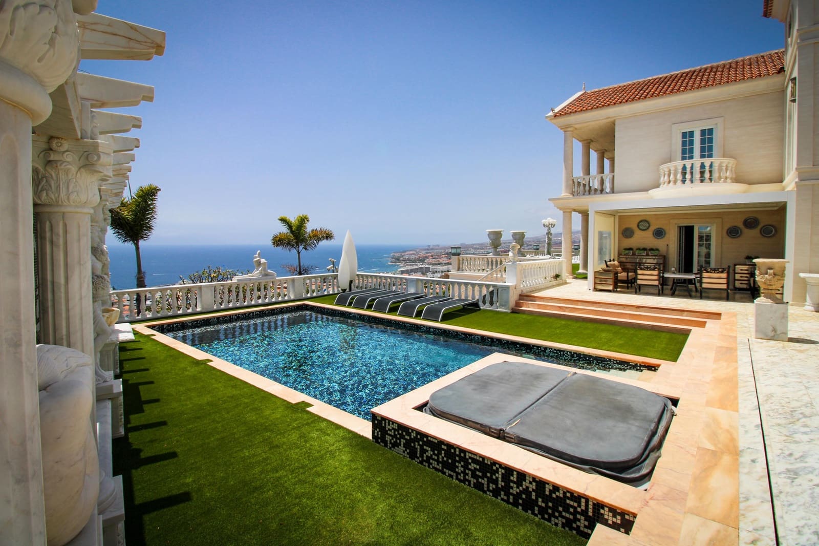 5 Zimmer Villa zu verkaufen in Costa Adeje mit Pool - 7.500.000 € (Ref: 9135582)