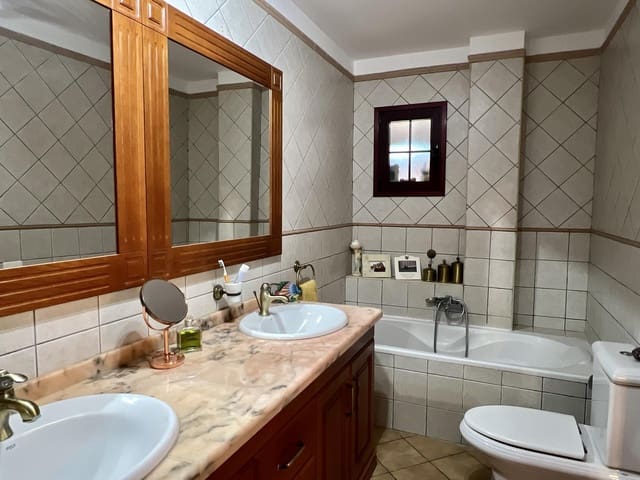 3 Zimmer Villa zu verkaufen in Santiago del Teide mit Pool - 1.200.000 € (Ref: 9136118)