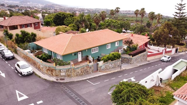 3 sovrum Villa till salu i La Orotava med garage - 570 000 € (Ref: 9142409)