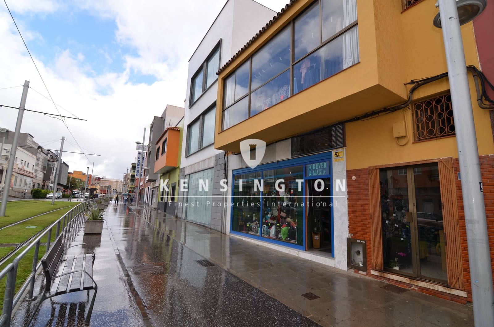 Kommersiell til salgs i Taco - € 500 000 (Ref: 9148020)