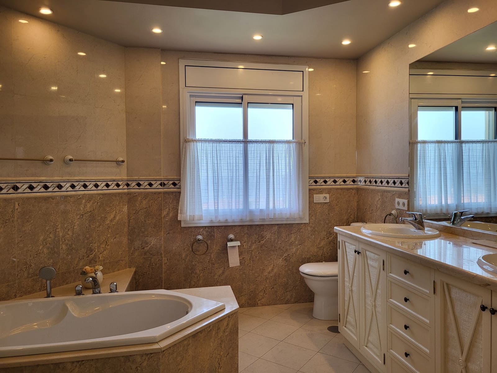 4 makuuhuone Huoneisto vuokrattavana paikassa Puerto de la Cruz mukana 
autotalli - 3 000 € (Ref: 9158639)