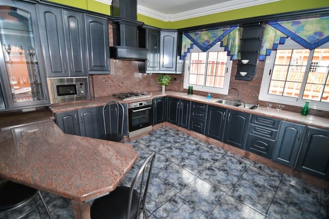 3 soverom Villa til salgs i Icod de los Vinos med garasje - € 539 000 (Ref: 9205698)