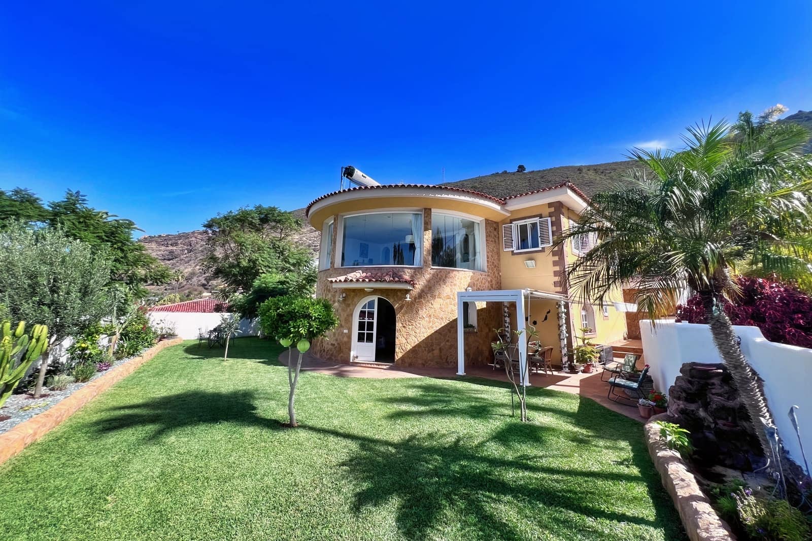 4 soverom Villa til salgs i La Orotava med svømmebasseng - € 749 000 (Ref: 9405823)