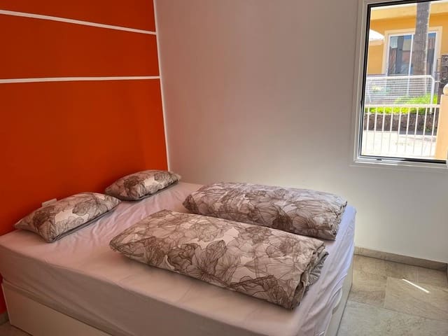 2 soveværelse Villa til salg i La Quinta, Santa Ursula med swimmingpool - € 329.000 (Ref: 9490927)