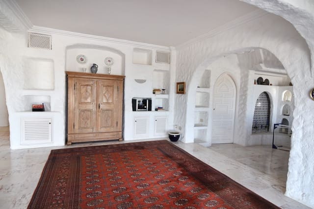 Chalet de 2 habitaciones en Puerto de la Cruz en venta con piscina garaje - 550.000 € (Ref: 9598157)