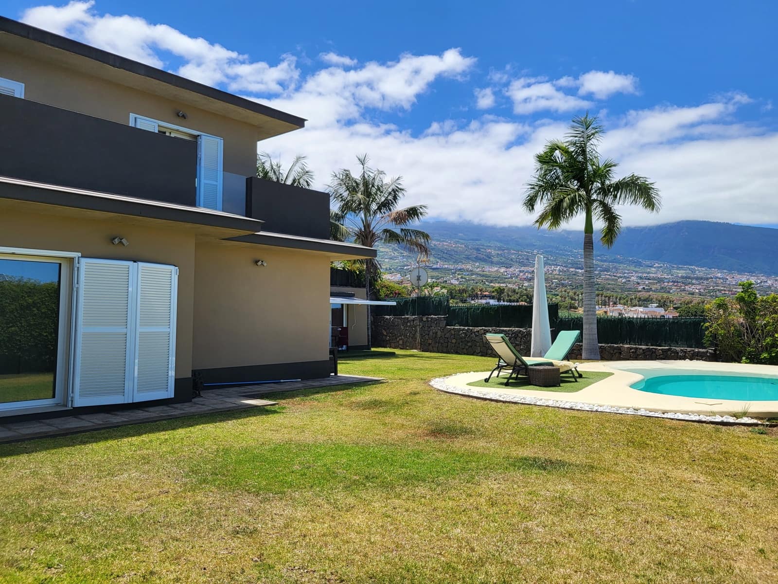 3 bedroom Villa for sale in La Orotava with pool garage - € 1,360,000 (Ref: 9952923)