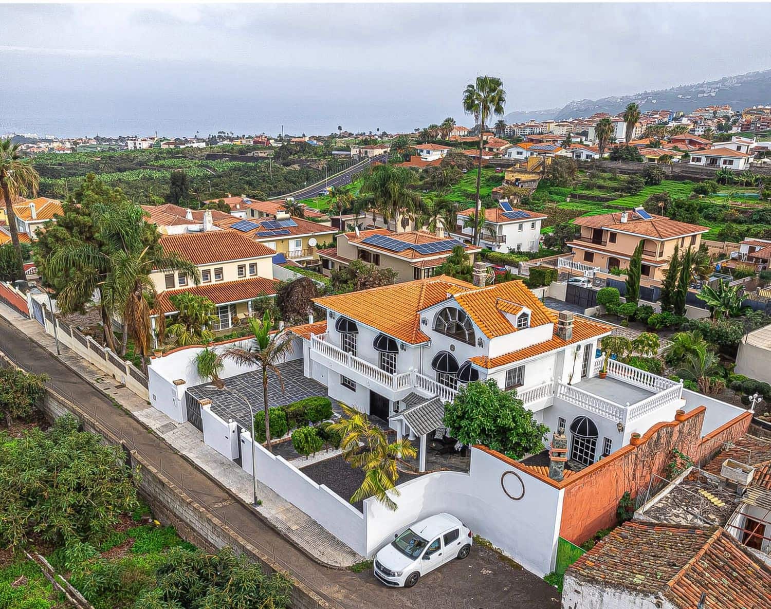 6 sypialnia Willa na sprzedaż w La Orotava z garażem - 1 000 000 € (Ref: 7918494)