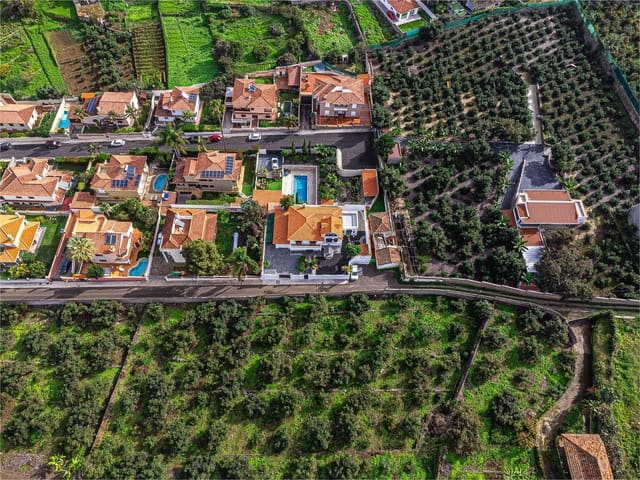 Chalet de 6 habitaciones en La Orotava en venta con garaje - 1.000.000 € (Ref: 7918494)