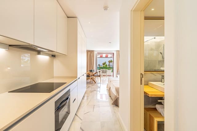 Huoneisto myytävänä paikassa Playa de las Americas, Arona mukana uima-altaan 
autotalli - 415 000 € (Ref: 8941041)