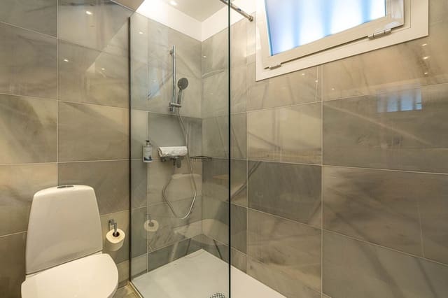 Huoneisto myytävänä paikassa Playa de las Americas, Arona mukana uima-altaan 
autotalli - 415 000 € (Ref: 8941041)