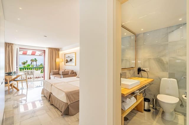 Huoneisto myytävänä paikassa Playa de las Americas, Arona mukana uima-altaan 
autotalli - 415 000 € (Ref: 8941041)