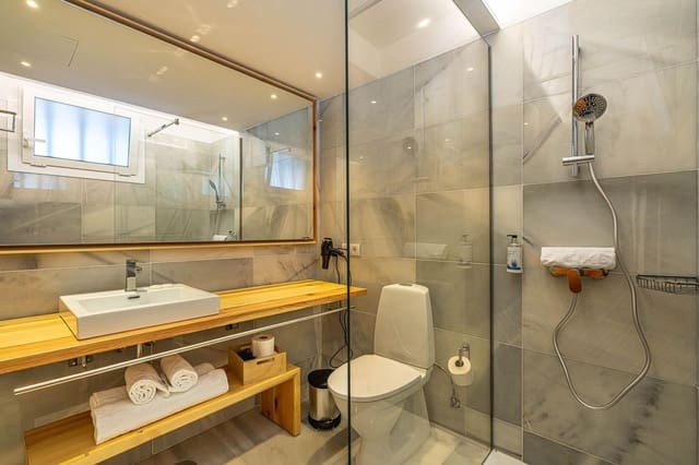 Huoneisto myytävänä paikassa Playa de las Americas, Arona mukana uima-altaan 
autotalli - 415 000 € (Ref: 8941041)