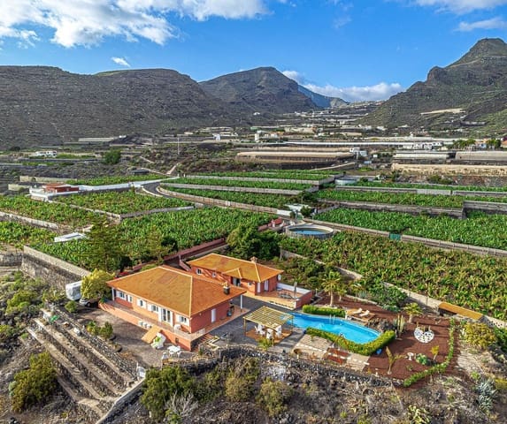7 bedroom Finca/Country House for sale in Los Gigantes, Santiago del Teide with pool garage - € 1,790,000 (Ref: 9022941)
