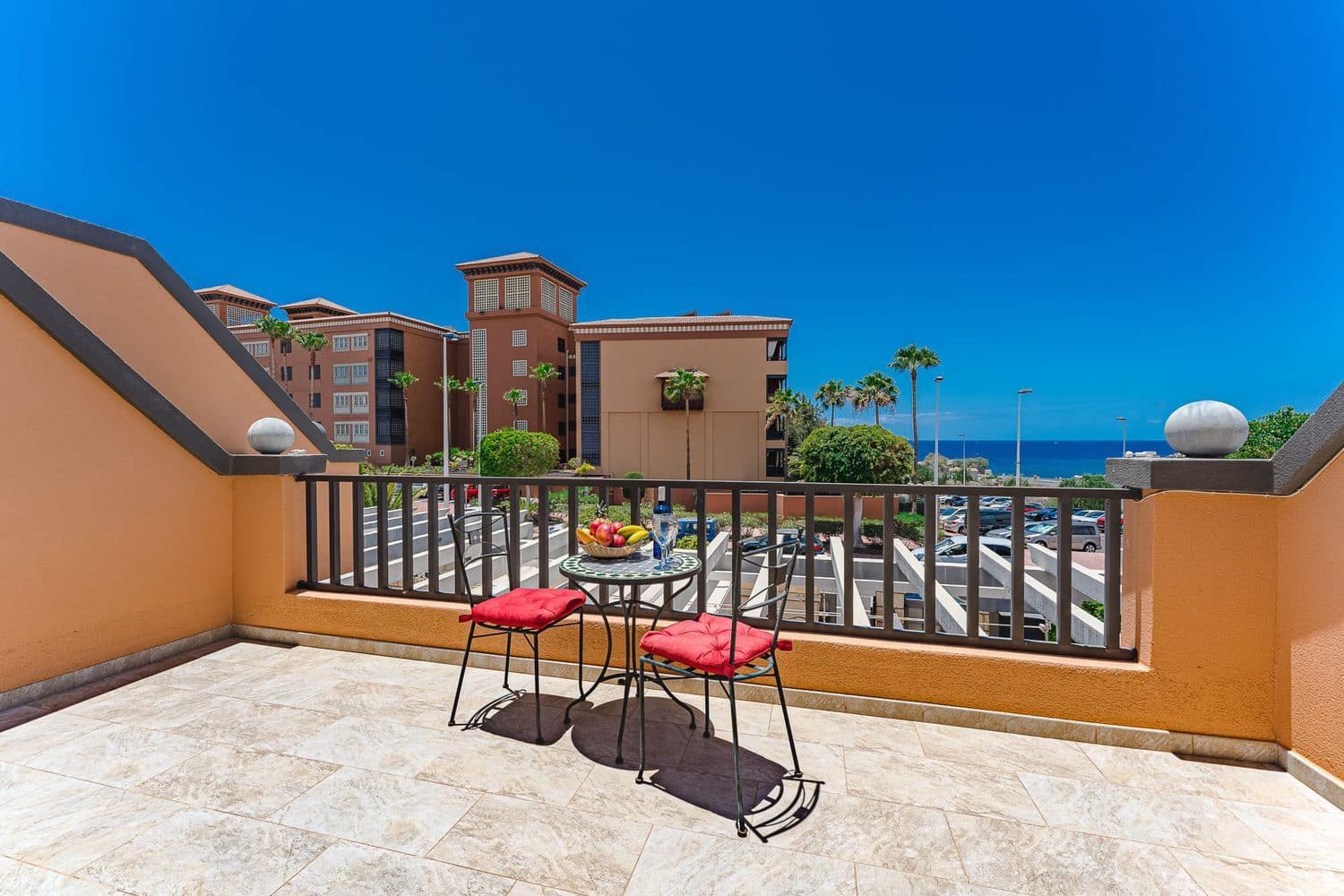 3 quarto Casa em Banda para venda em La Caleta Adeje com piscina garagem - 1 195 000 € (Ref: 9026227)