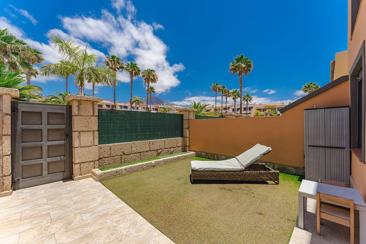 3 quarto Casa em Banda para venda em La Caleta Adeje com piscina garagem - 1 195 000 € (Ref: 9026227)