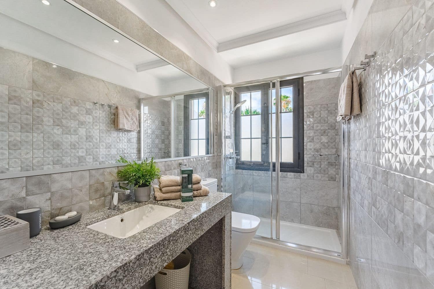 3 quarto Casa em Banda para venda em La Caleta Adeje com piscina garagem - 1 195 000 € (Ref: 9026227)