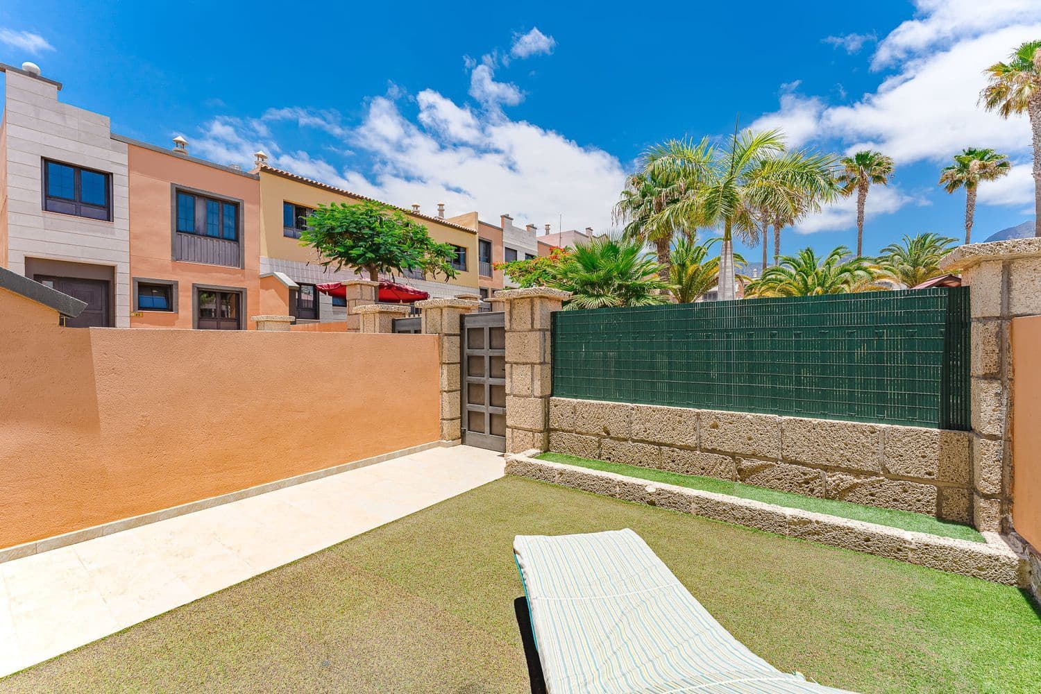 3 quarto Casa em Banda para venda em La Caleta Adeje com piscina garagem - 1 195 000 € (Ref: 9026227)