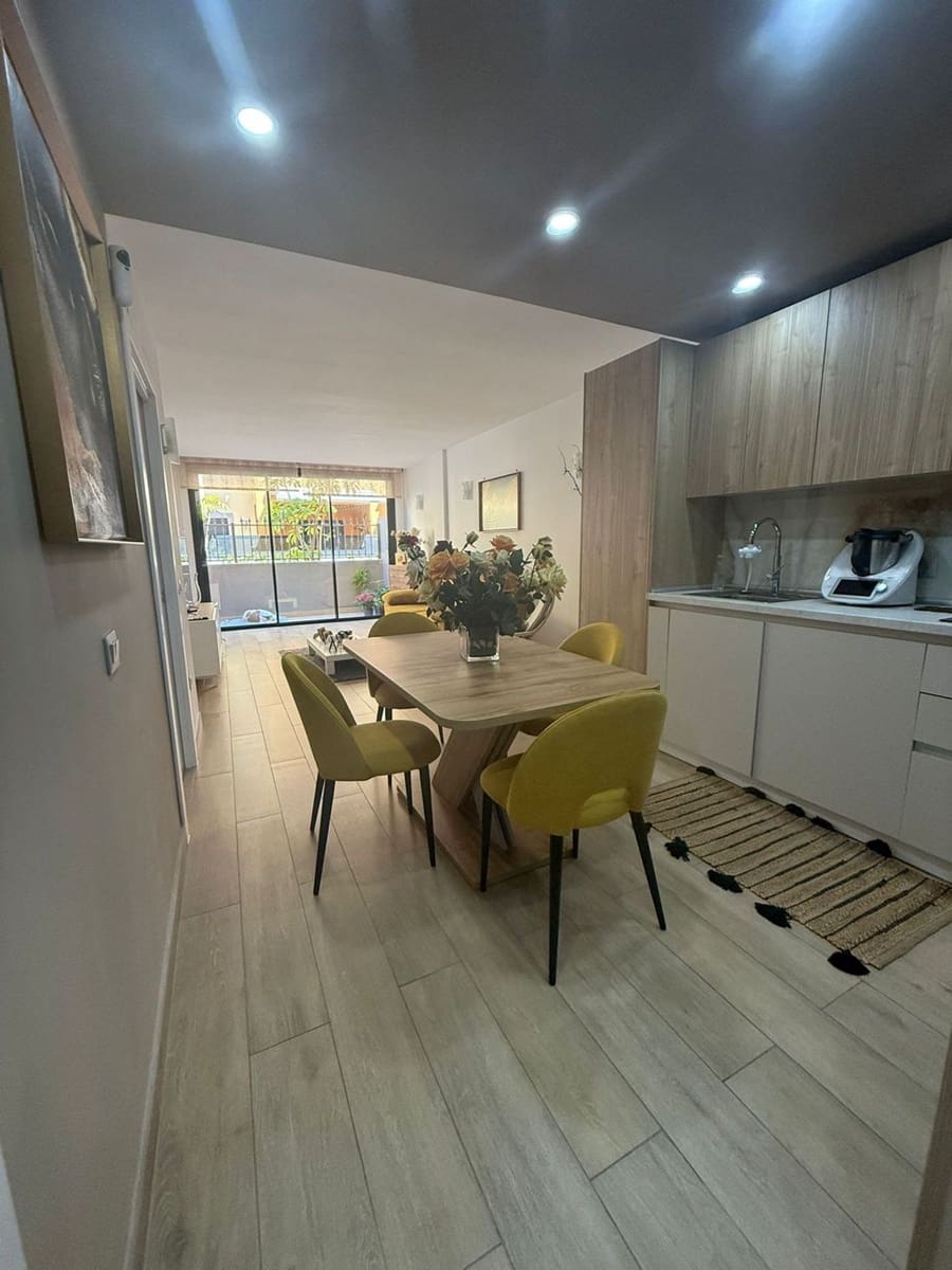 2 soverom Leilighet til salgs i Adeje med svømmebasseng garasje - € 365 000 (Ref: 9081130)