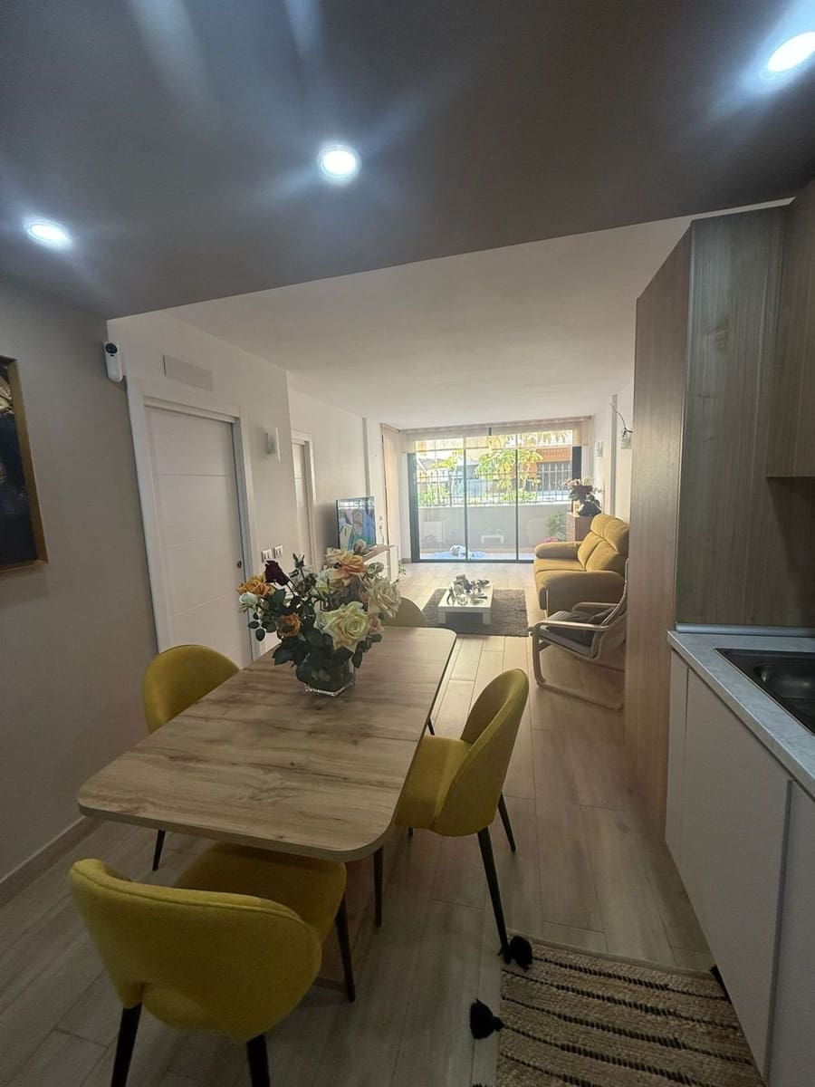 2 soverom Leilighet til salgs i Adeje med svømmebasseng garasje - € 365 000 (Ref: 9081130)