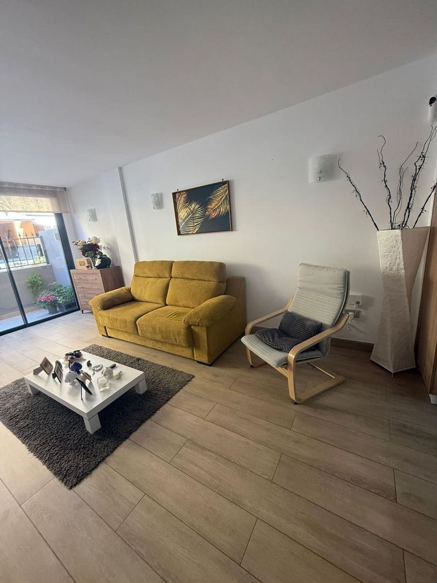 2 soverom Leilighet til salgs i Adeje med svømmebasseng garasje - € 365 000 (Ref: 9081130)