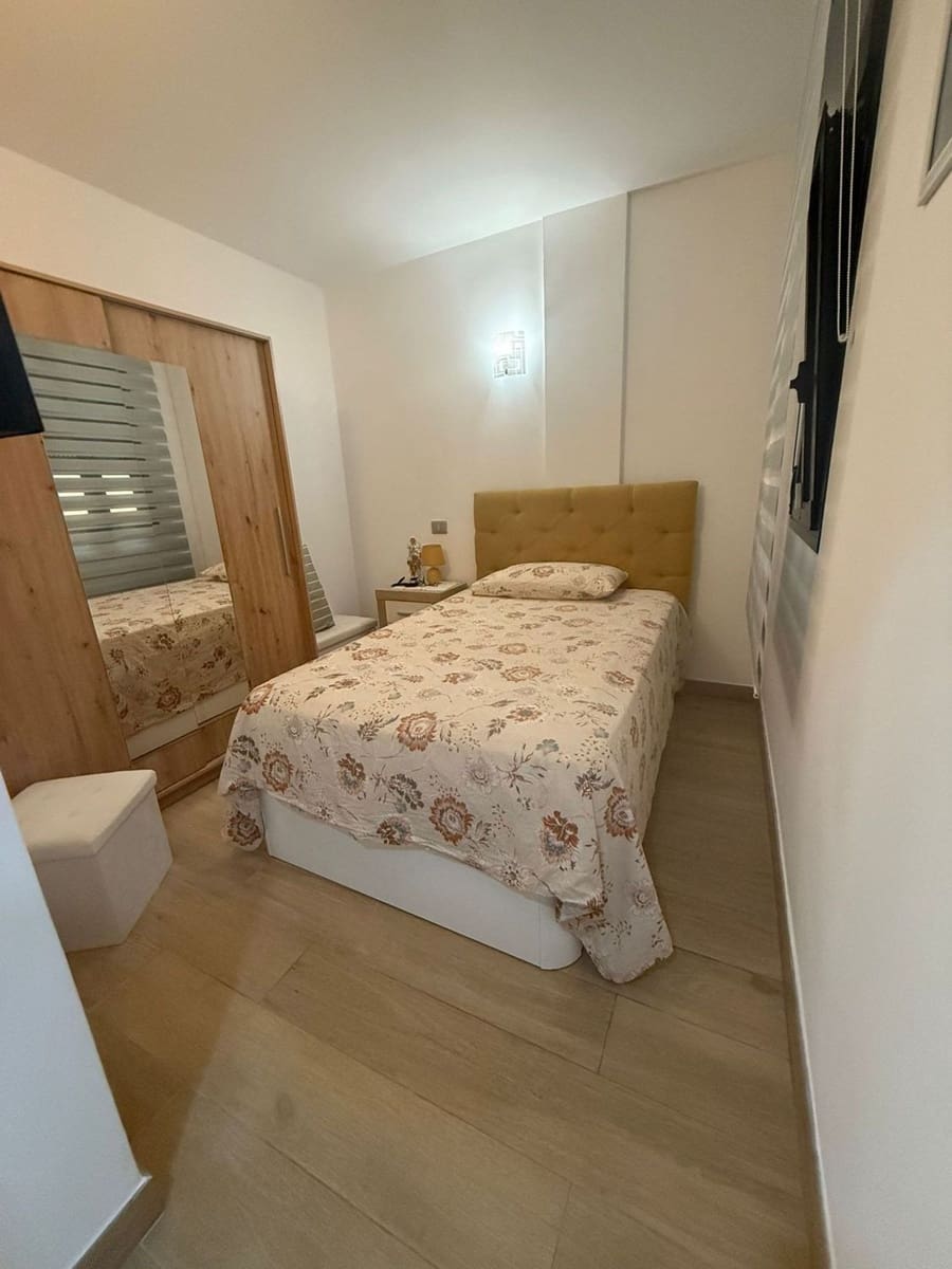 2 soverom Leilighet til salgs i Adeje med svømmebasseng garasje - € 365 000 (Ref: 9081130)