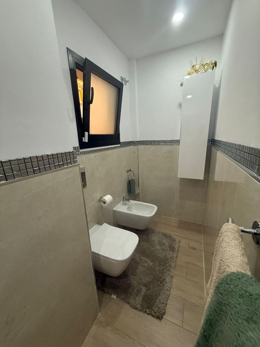 2 soverom Leilighet til salgs i Adeje med svømmebasseng garasje - € 365 000 (Ref: 9081130)