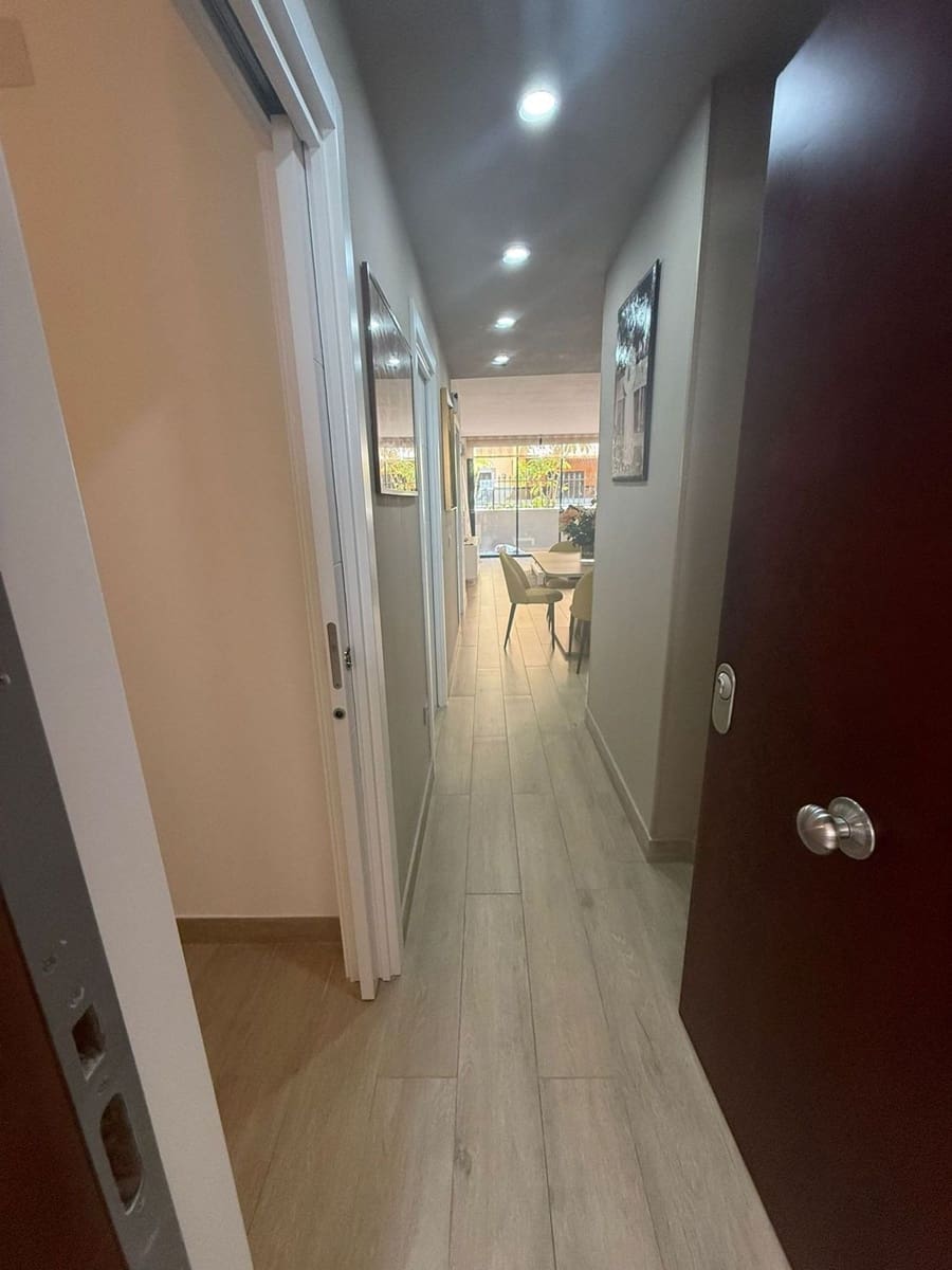 2 soverom Leilighet til salgs i Adeje med svømmebasseng garasje - € 365 000 (Ref: 9081130)