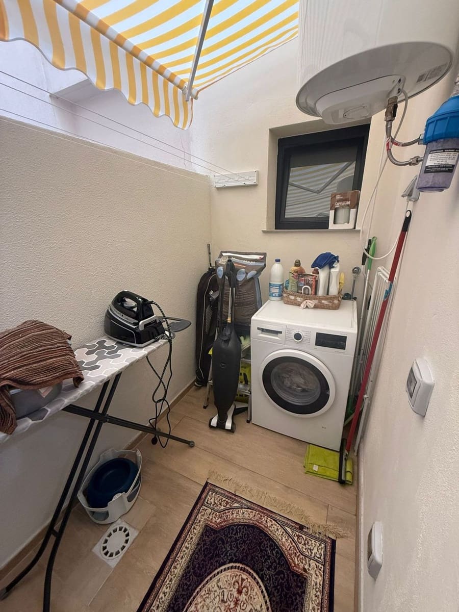 2 soverom Leilighet til salgs i Adeje med svømmebasseng garasje - € 365 000 (Ref: 9081130)