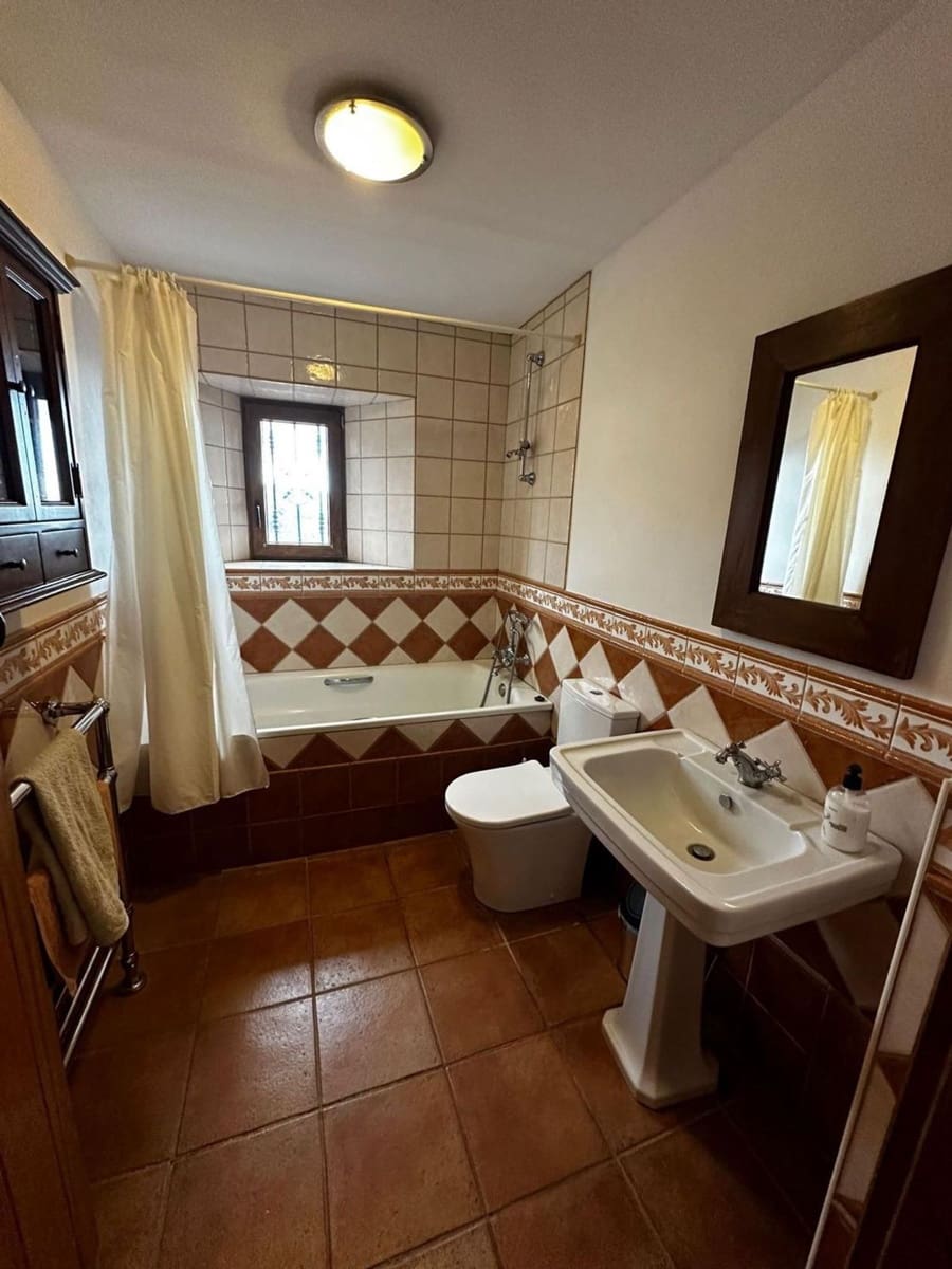 4 soveværelse Finca/Landehus til salg i Arona med swimmingpool garage - € 800.000 (Ref: 9204166)