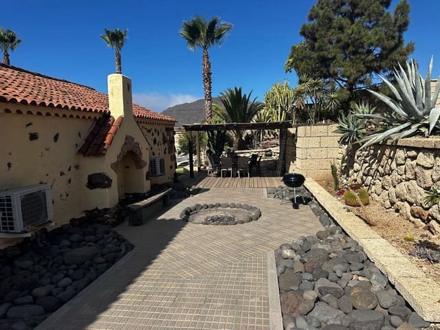 4 bedroom Finca/Country House for sale in Arona with pool garage - € 800,000 (Ref: 9204166)