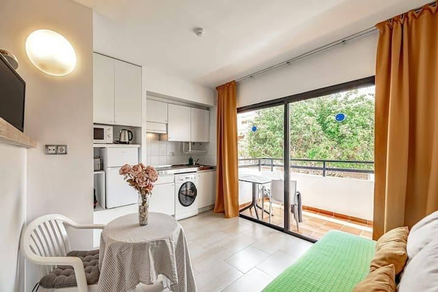 Appartement te koop in Playa de las Americas met zwembad - € 230.000 (Ref: 9204168)