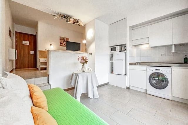 Appartement te koop in Playa de las Americas, Arona met zwembad - € 230.000 (Ref: 9204168)